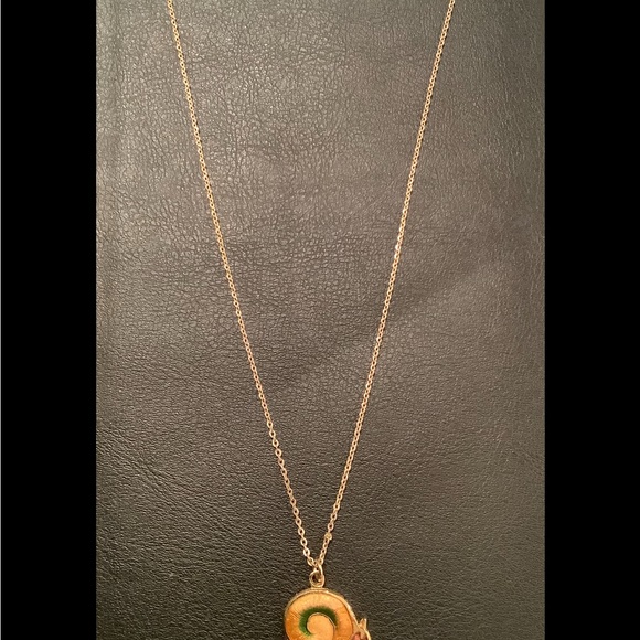 NEW Cloisonné Snail Necklace peach green gold - Picture 4 of 5